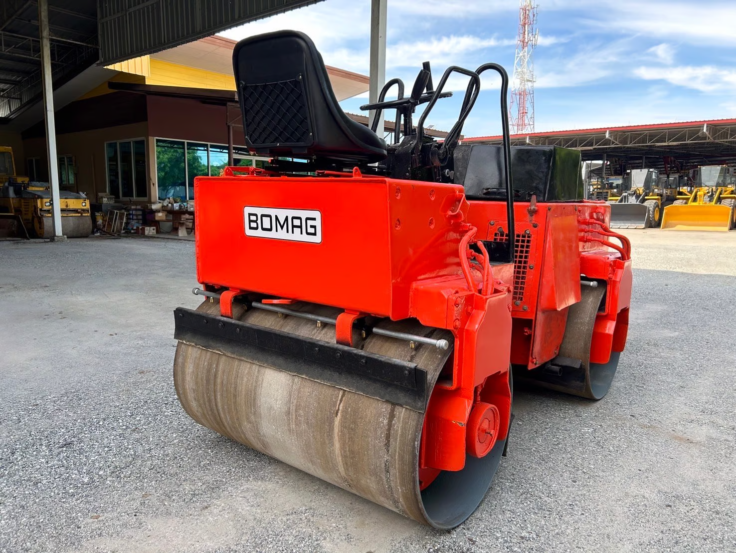 รถบดถนน BOMAG